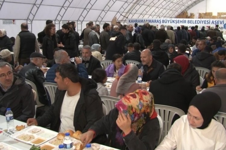 Bakan Soylu, Kahramanmaraş'ta iftarını depremzedelerle birlikte yaptı