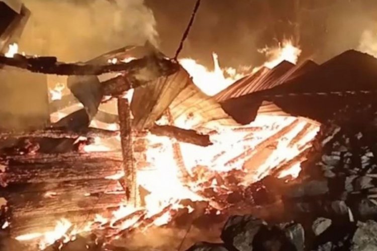 &Ccedil;orum'da geceyi alevler aydınlattı!