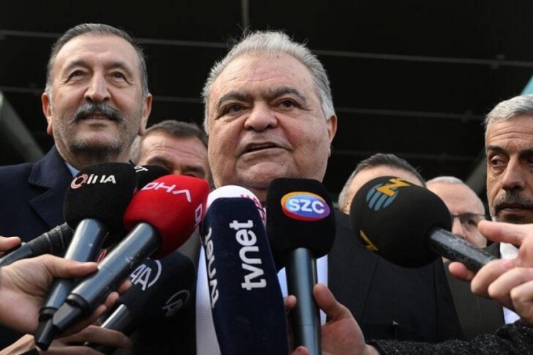 Ahmet &Ouml;zal'dan 'imza' iddiası!