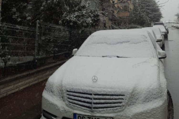 Ankara'da beklenen kar yağışı başladı