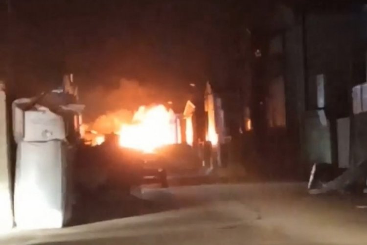 Bursa'da geri d&ouml;n&uuml;ş&uuml;m deposunda &ccedil;ıkan yangın s&ouml;nd&uuml;r&uuml;ld&uuml;