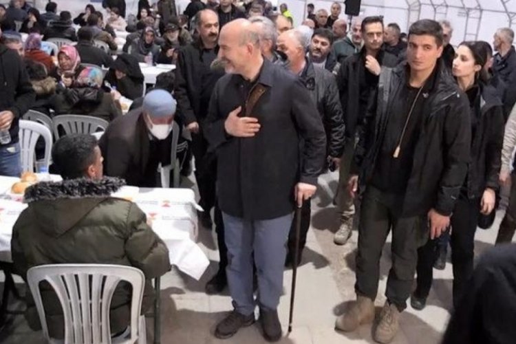 S&uuml;leyman Soylu elindeki bastonla g&ouml;r&uuml;nt&uuml;lendi