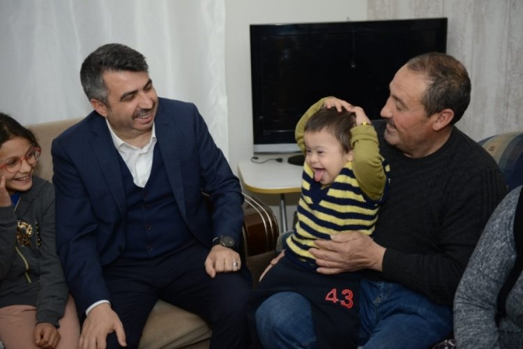 Başkan Yılmaz Bursa'ya yerleşen depremzedeleri ziyaret etti