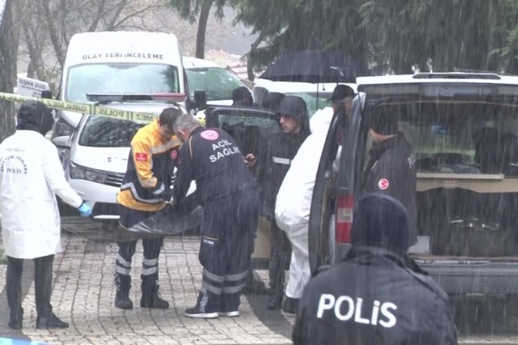 İstanbul'da mezarlıktaki ara&ccedil;ta bir kişinin cansız bedeni bulundu
