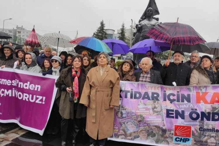 Cemile Boncuk 'Kara Fatma' heykeli önünde CHP milletvekili aday adaylığını açıkladı