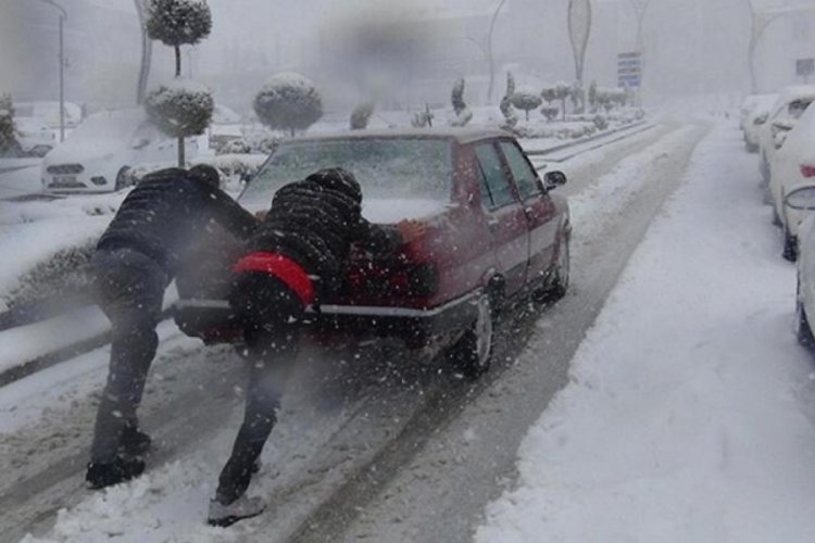 Yozgat'ta kar kalınlığı 10 santime ulaştı