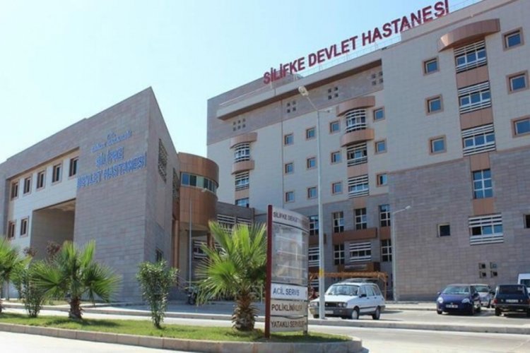 Mersin'de okul tavanından sıva par&ccedil;ası d&uuml;şt&uuml;! 2 &ouml;ğrenci hastaneye kaldırıldı