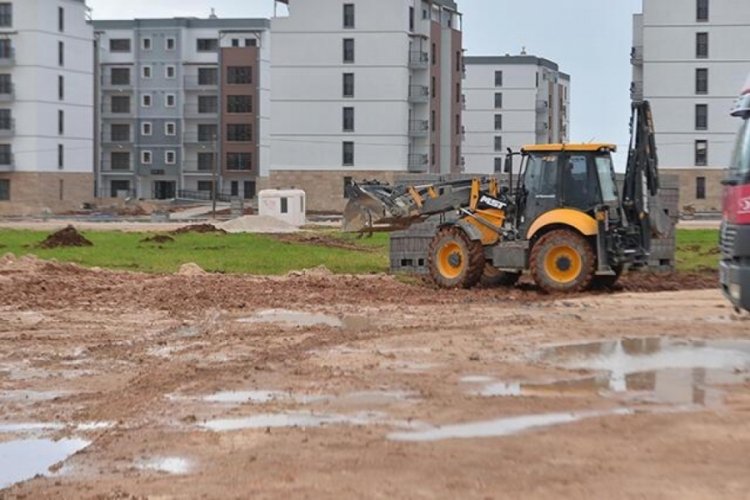 Adana'da depremzedeler i&ccedil;in inşa edilen konutların temelleri atıldı