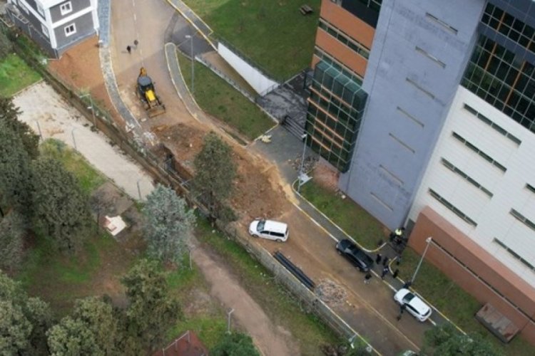 İstanbul'da &uuml;niversitedeki yol &ccedil;alışması sırasında g&ouml;&ccedil;&uuml;k oluştu