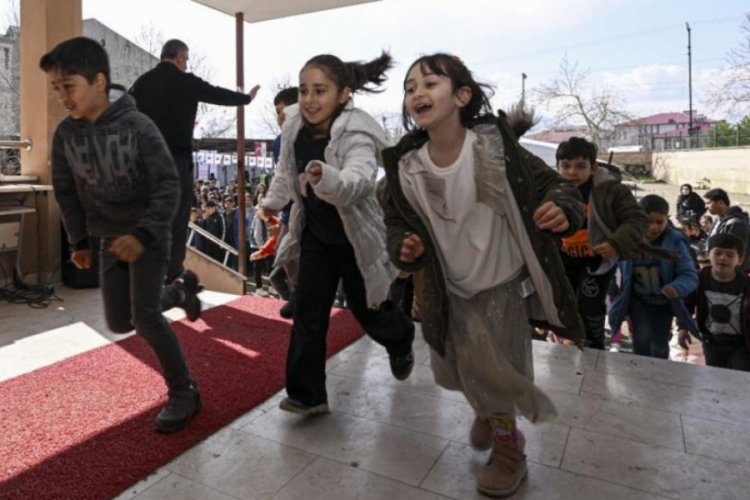 Deprem b&ouml;lgesinden tahliye edilen 14 bin 73 &ouml;ğrenci illerine d&ouml;nd&uuml;