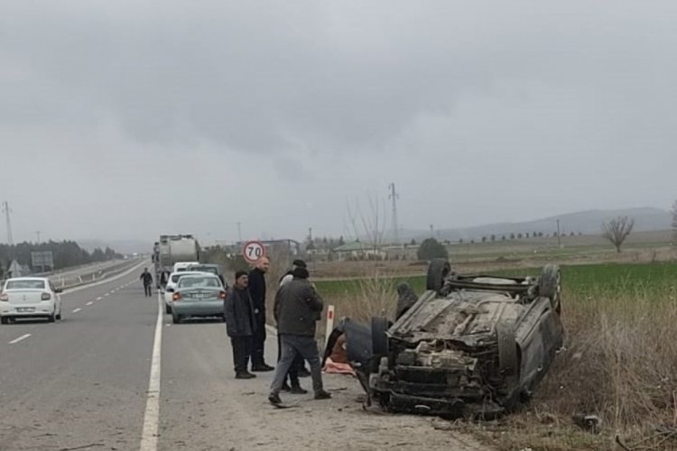K&uuml;tahya'da takla atan otomobil ters d&ouml;nd&uuml;