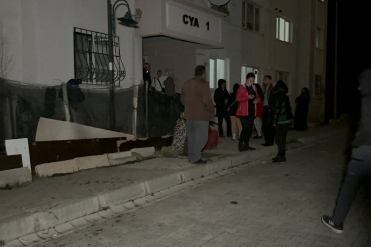 Elazığ'da bir şahıs evini ateşe verip kendini bı&ccedil;akladı