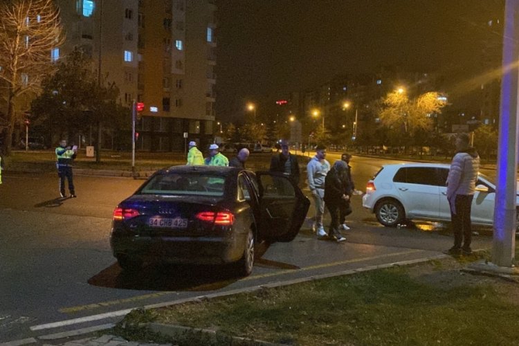 Kayseri'de yeni aldığı otomobil ile kaza yapan s&uuml;r&uuml;c&uuml; g&ouml;zyaşlarına boğuldu