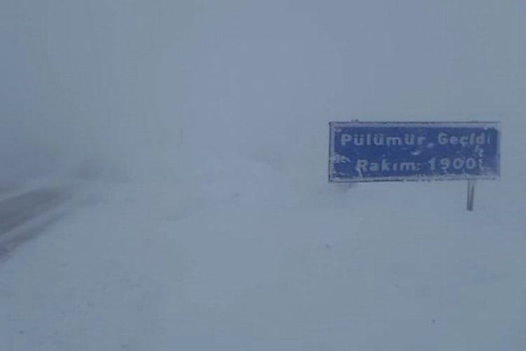 Tunceli-Erzincan yolu kar nedeniyle ara&ccedil; trafiğine kapatıldı