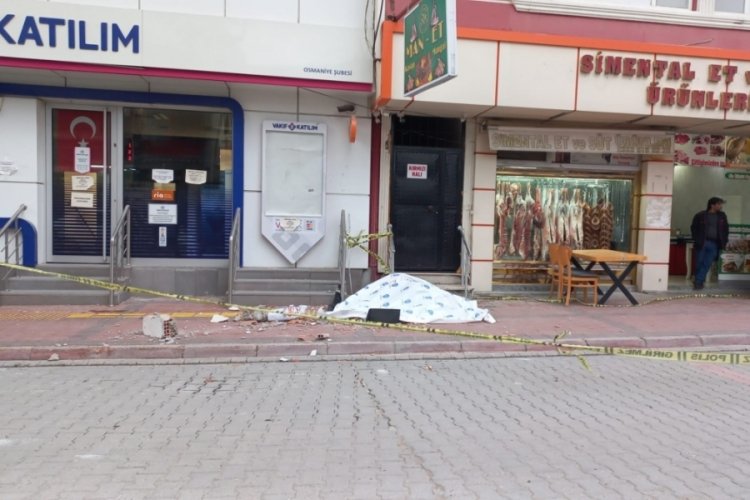 Osmaniye'de eski savcı fırtınada kafasına d&uuml;şen beton par&ccedil;asıyla hayatını kaybetti