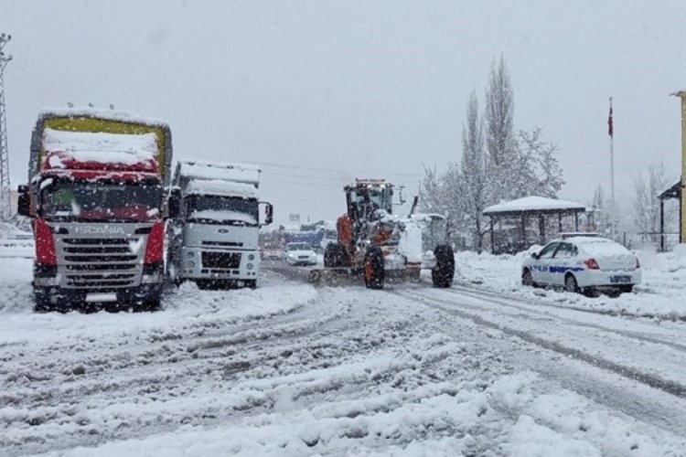 Tunceli-Erzincan kara yolu yeniden ulaşıma a&ccedil;ıldı