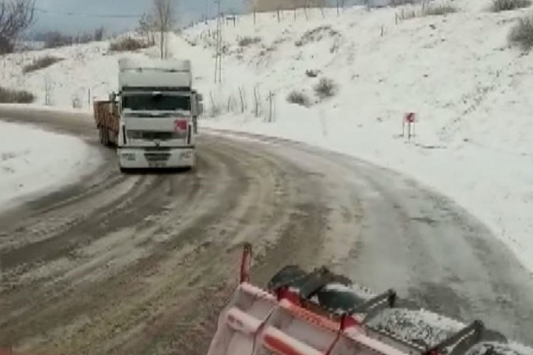 Tunceli'de karla m&uuml;cadele &ccedil;alışmaları s&uuml;r&uuml;yor