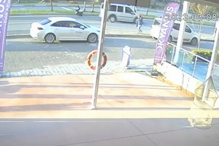 Muğla'da sokak k&ouml;peklerinden ka&ccedil;an &ccedil;ocuğa araba &ccedil;arptı