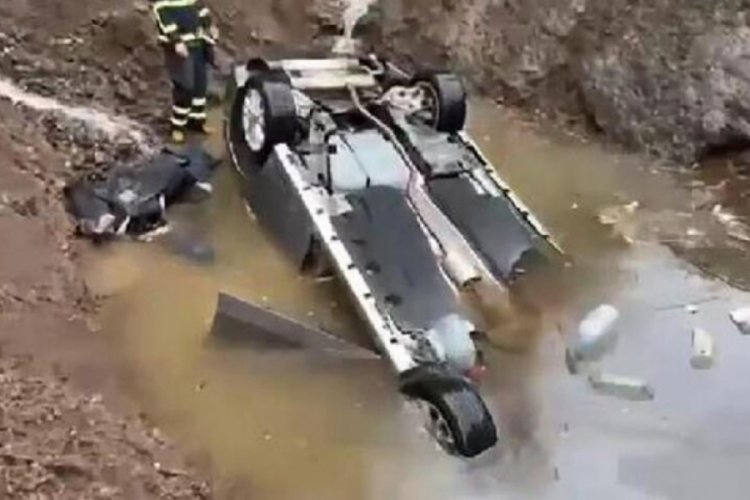 Artvin'de otomobil menfeze d&uuml;şt&uuml;! 2 kişi hayatını kaybetti