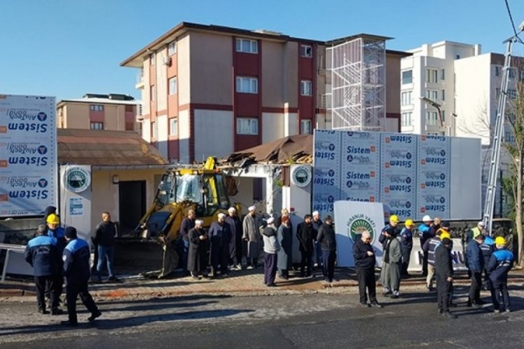 Hiranur Vakfı'nın binası İBB tarafından yıkılıyor