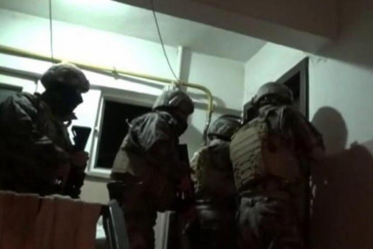 Sakarya'da ter&ouml;r operasyonunda yakalanan 8 kişi tutuklandı