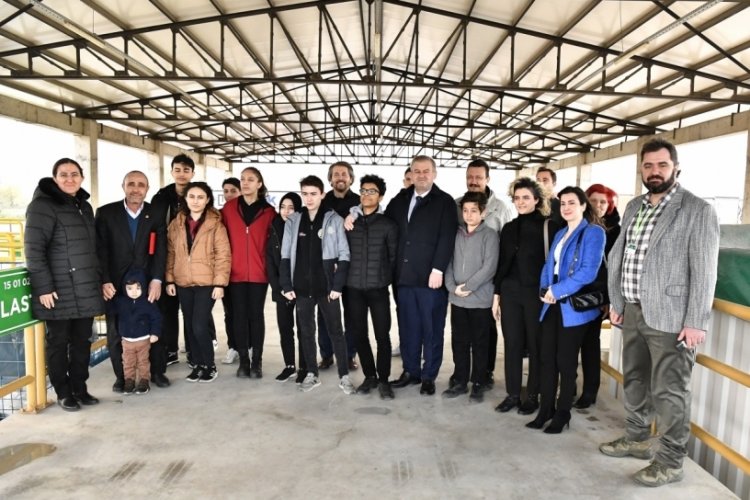 Osmangazi'de en &ccedil;evreci muhtar ve &ouml;ğrencilere plaket
