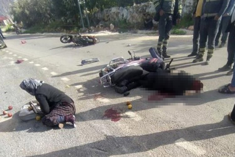 Mersin'de motosikletler &ccedil;arpıştı: 3 yaralı