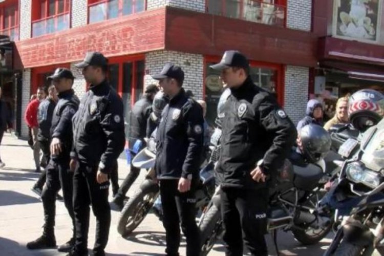 İstanbul'da yaya yolunu kullanan motosiklet s&uuml;r&uuml;c&uuml;lerine ceza yazıldı