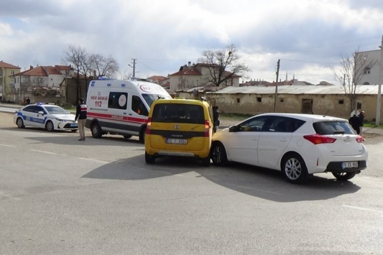 Karaman'da iki ara&ccedil; &ccedil;arpıştı: 1 yaralı