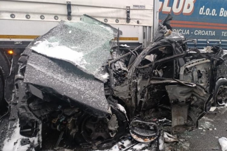 Bolu TEM'de 58 ara&ccedil; birbirine girdi: 2'si ağır 10 yaralı