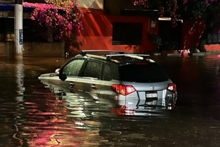 Meksika'yı sel vurdu: 5 &ouml;l&uuml;