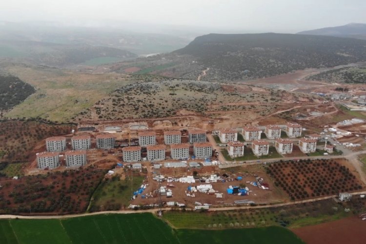 Depremin merkezi ovaya inince yıkıldı!