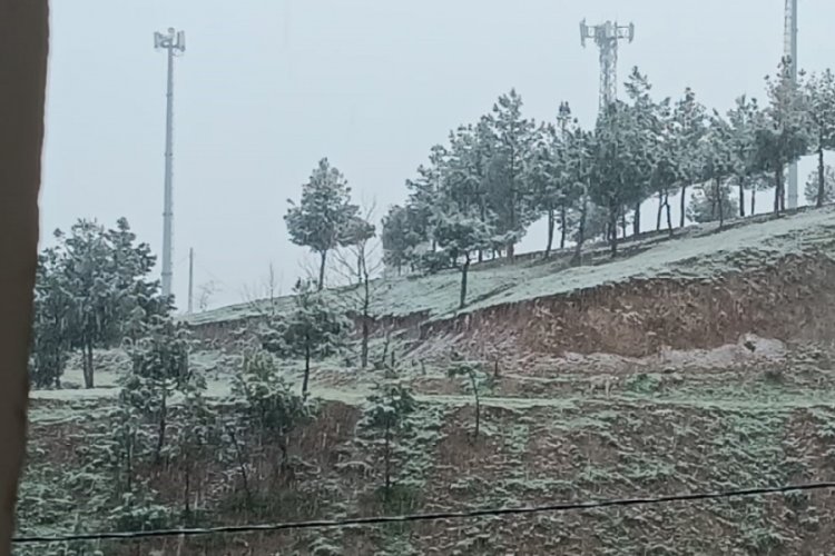 Mart sonu Diyarbakır'a kar yağdı