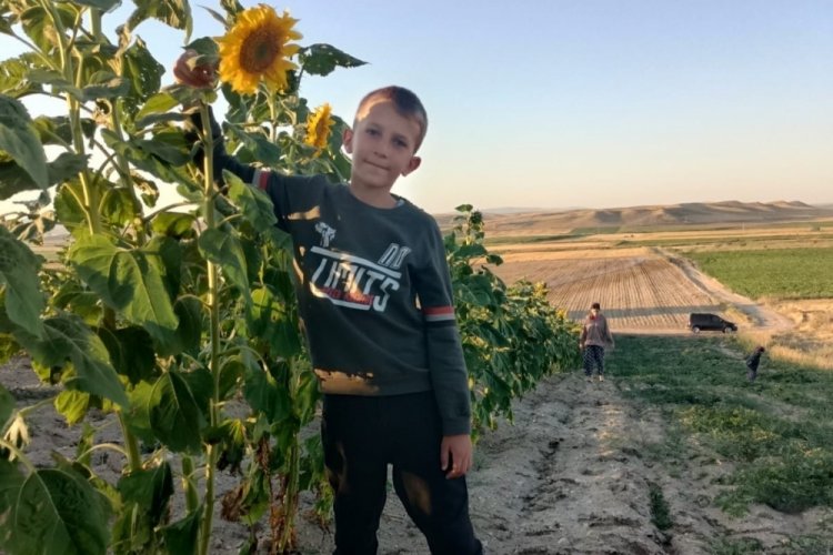 Deprem haberi yazan k&uuml;&ccedil;&uuml;k Eymen, depremde yaşamını yitirdi