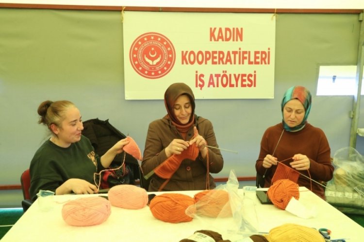 Aile Bakanlığı, deprem b&ouml;lgesinde kadınlar i&ccedil;in 'İş At&ouml;lyesi' a&ccedil;tı