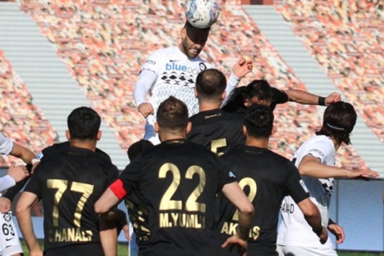 Erzurumspor-Altay ma&ccedil;ında hakem futbolcuları sahaya geri &ccedil;ağırdı