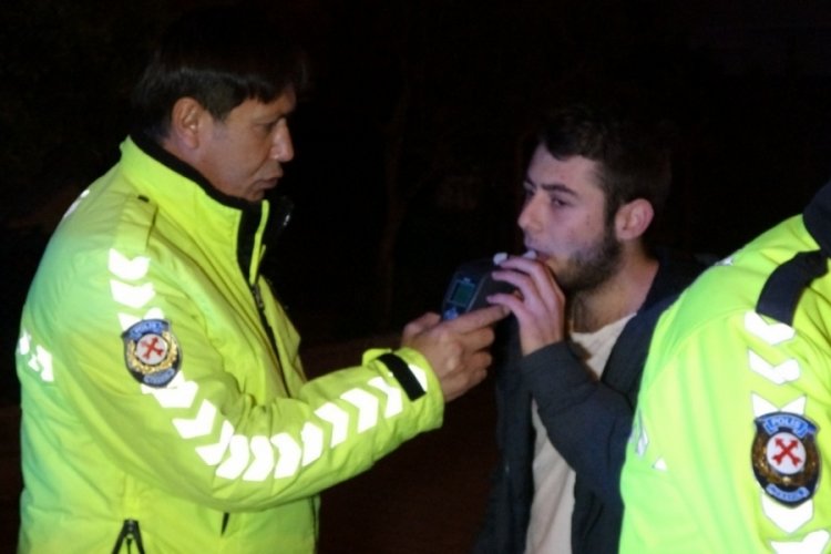 Antalya'da alkoll&uuml;yken kaza yapan arkadaşını su&ccedil;u &uuml;stlenerek kurtarmaya &ccedil;alıştı