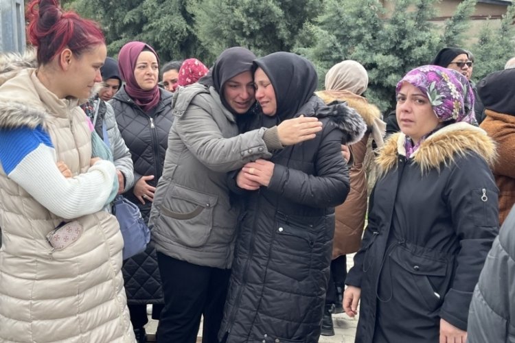 Trafik kazasında kaybettiği oğlunu toprağa veren acılı babadan y&uuml;rek yakan s&ouml;zler