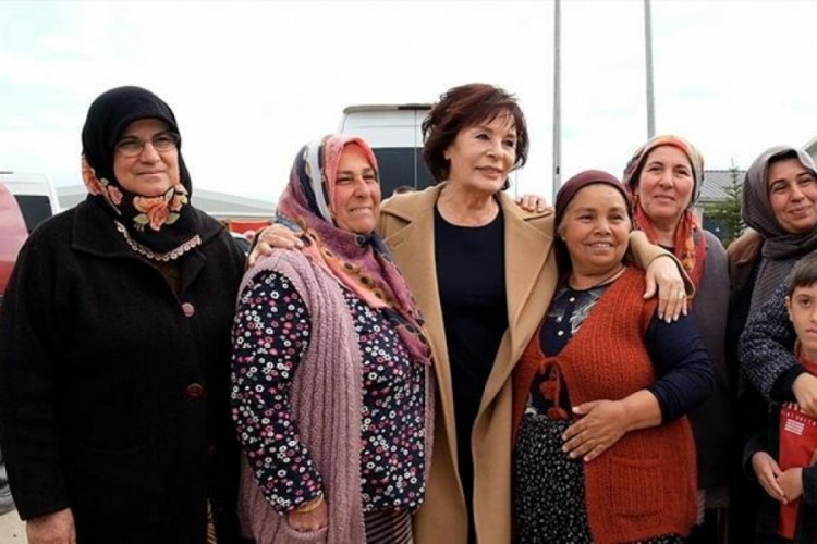 H&uuml;lya Ko&ccedil;yiğit ile Doğanın Anneleri'nden depremzede aileler i&ccedil;in etkinlik