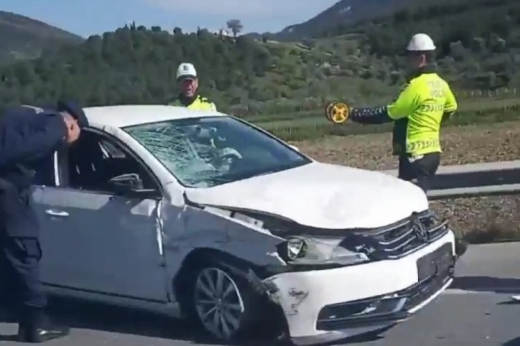 İzmir'de ara&ccedil;tan inerken otomobilin &ccedil;arptığı adam hayatını kaybetti