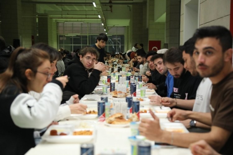 Bursa'da BT&Uuml; Rekt&ouml;r&uuml; Prof. Dr. Naci &Ccedil;ağlar iftarda &ouml;ğrencilerle buluştu