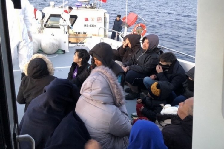 &Ccedil;anakkale Ayvacık a&ccedil;ıklarında 18 g&ouml;&ccedil;men yakalandı