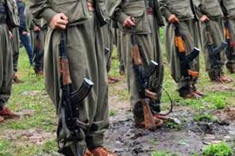 Hakkari'de 2 kadın PKK'lı ter&ouml;rist teslim oldu