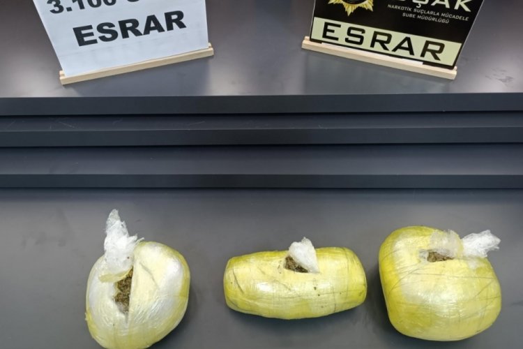 Uşak'ta ş&uuml;pheli ara&ccedil;tan 3 kilogram esrar &ccedil;ıktı