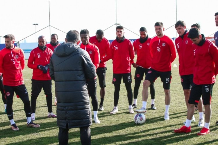&Uuml;mraniyespor yarın Konyaspor'u konuk edecek
