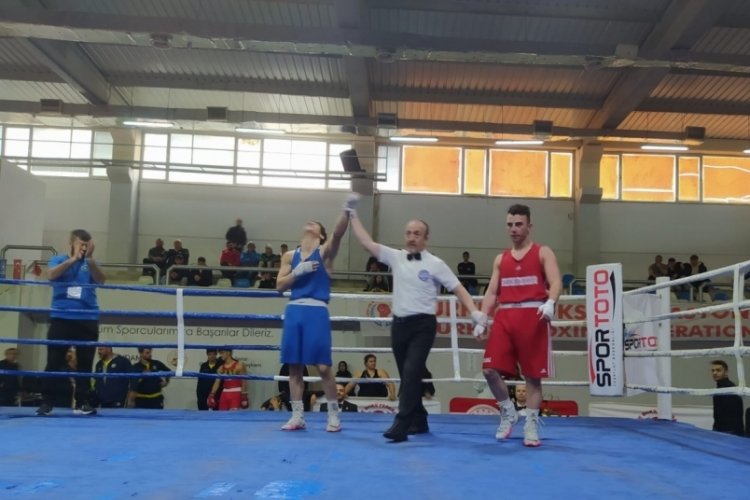 Bursalı sporculardan Boks Şampiyonası'nda 3 T&uuml;rkiye şampiyonluğu