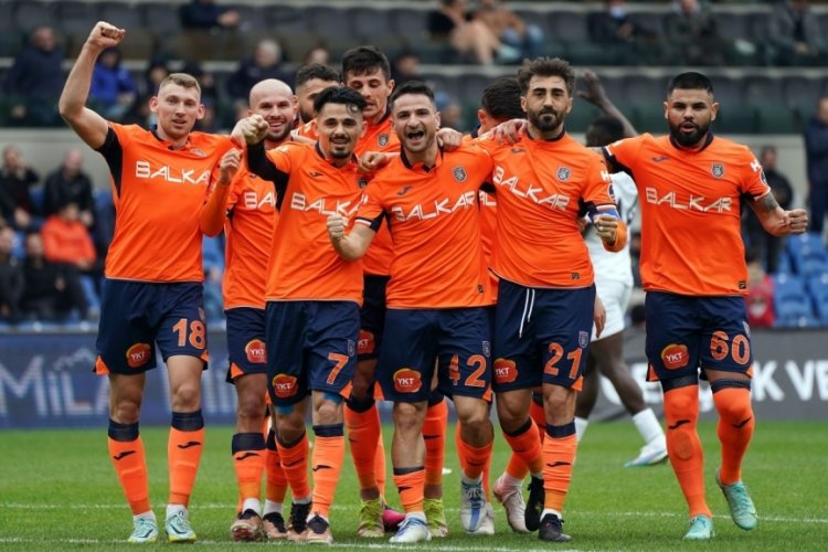 Başakşehir, 5 ma&ccedil; sonunda galibiyetle tanıştı