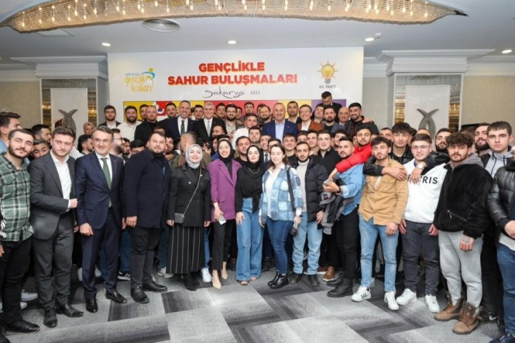 Bakan &Ccedil;avuşoğlu depremzede ailelerle bir araya geldi