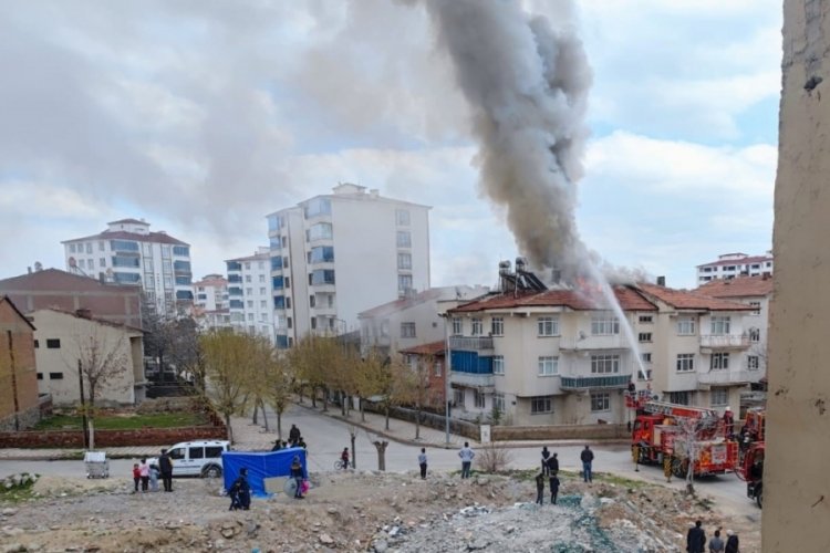 Elazığ'da &ccedil;atı yangını, b&uuml;y&uuml;meden s&ouml;nd&uuml;r&uuml;ld&uuml;