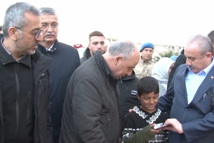 Şentop deprem b&ouml;lgesinde: &Ouml;n&uuml;m&uuml;zdeki ramazanda iftarı evlerinizde yapacaksınız